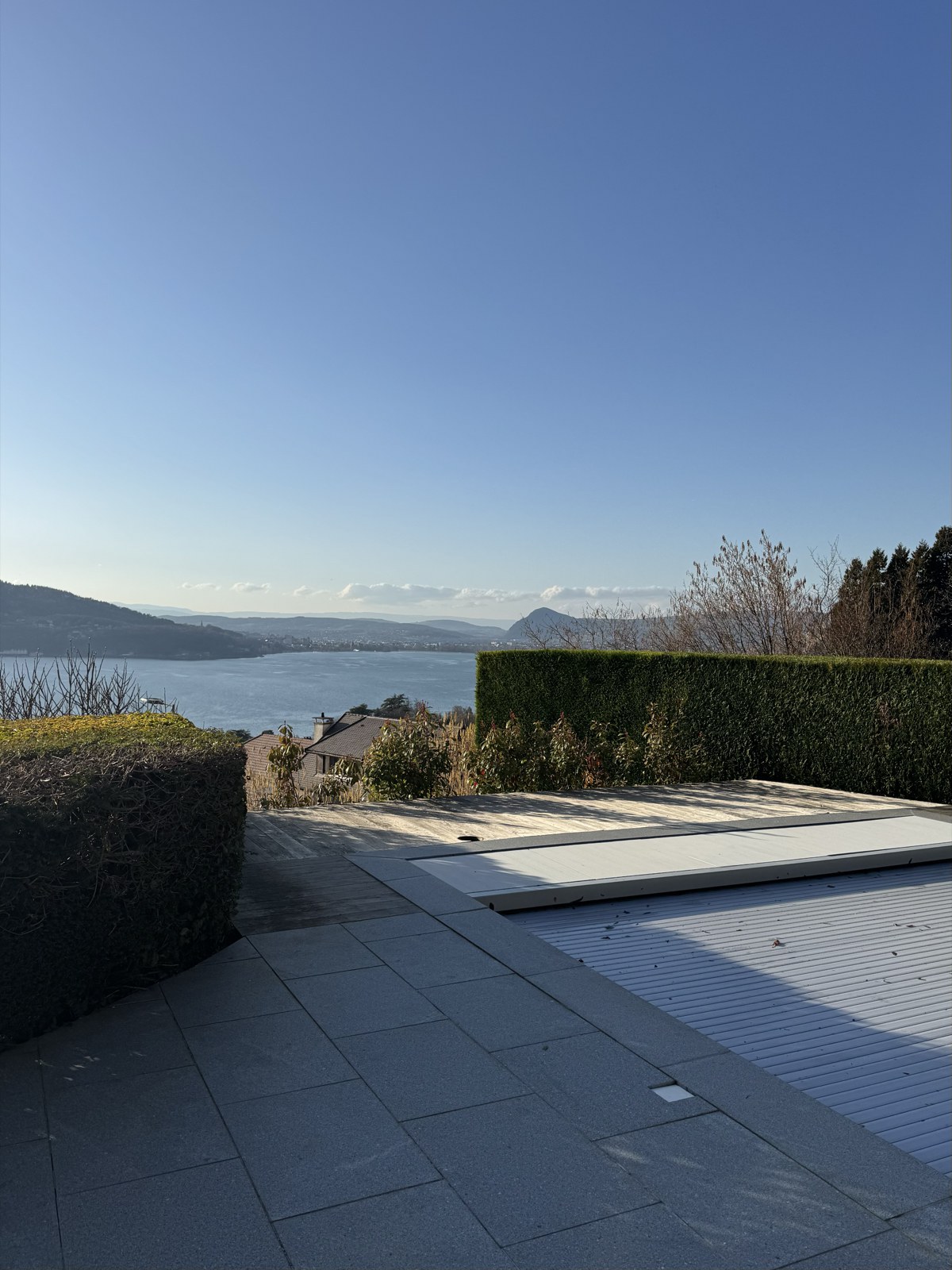 Terrasse panoramique & haie taillée — Veyrier-du-Lac